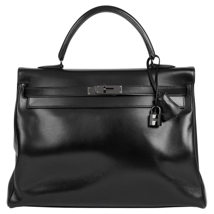 The Kelly: A Legacy Beyond Fashion
